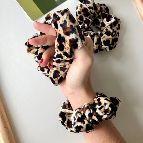 Set of 3 Velvet Leopard Scrunchies! - Picture 4 of 6